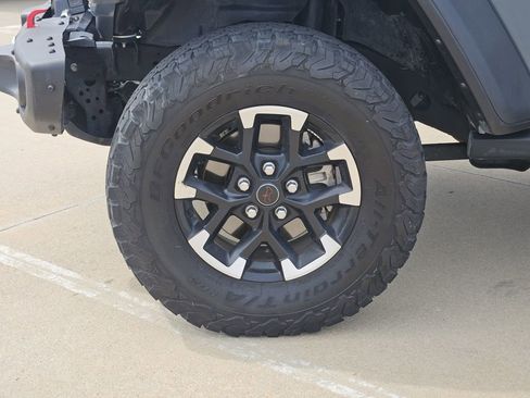 Used 2024 Jeep Wrangler Unlimited Rubicon w/ Capability Package AWD/4WD image 17
