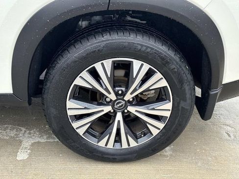 Used 2023 Nissan Rogue SV w/ SV Premium B Package FWD image 4