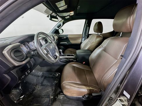 Used 2017 Toyota Tacoma Limited image 14
