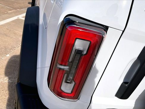 Used 2024 Ford Bronco Badlands image 30