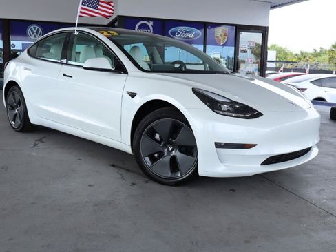 Used 2023 Tesla Model 3 Standard Range RWD image 3