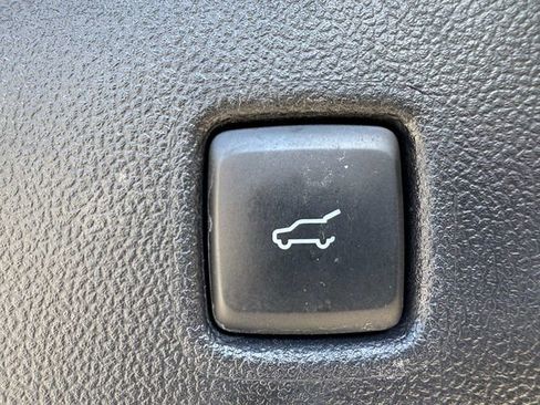 Used 2022 Ford Escape SEL FWD image 9