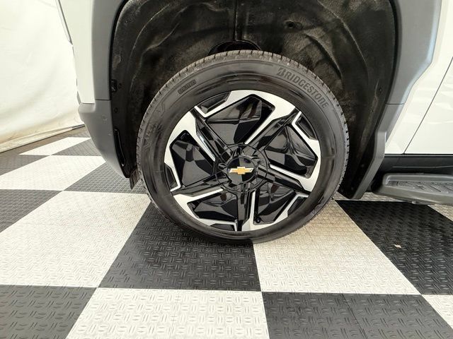Used 2026 Chevrolet Silverado EV LT AWD/4WD image 11