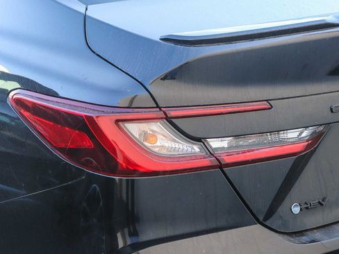 Used 2025 Toyota Camry SE w/ Convenience Package image 11