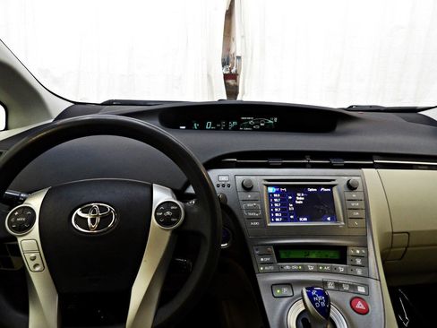 Used 2012 Toyota Prius Two FWD image 16