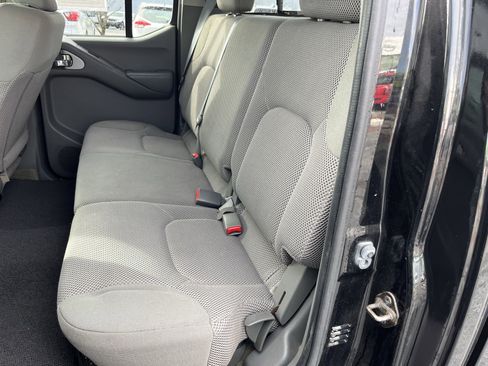 Used 2015 Nissan Frontier SL image 16