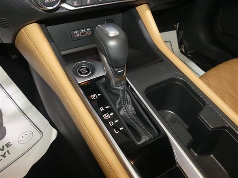Used 2022 Nissan Sentra SV w/ SV Premium Package FWD image 39