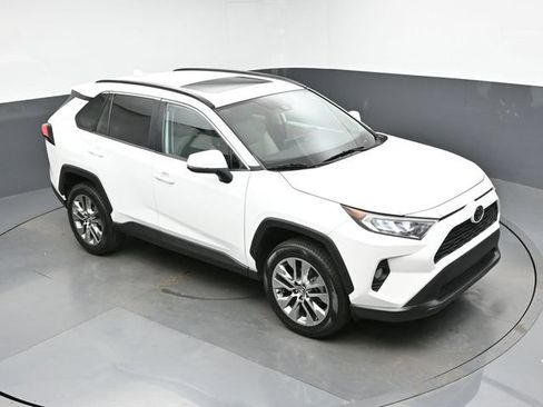 Used 2020 Toyota RAV4 XLE Premium FWD image 37