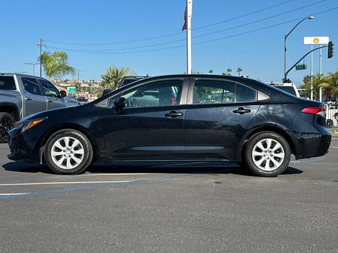 Used 2023 Toyota Corolla LE image 2