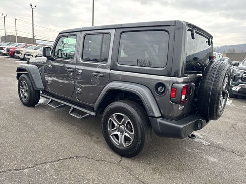 Used 2023 Jeep Wrangler Sport S image 5