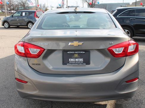 Used 2017 Chevrolet Cruze LT image 4