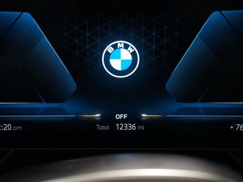Used 2023 BMW 760i xDrive w/ Luxury Rear Seating Package AWD/4WD image 14