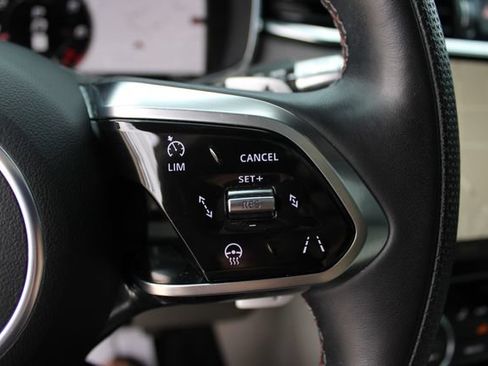 Used 2022 Jaguar F-PACE SVR AWD/4WD image 11