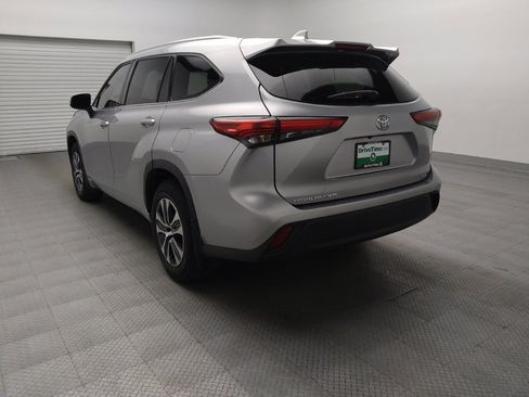 Used 2022 Toyota Highlander XLE FWD image 5