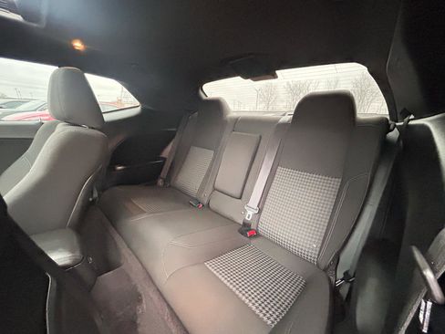Used 2018 Dodge Challenger SXT RWD image 19