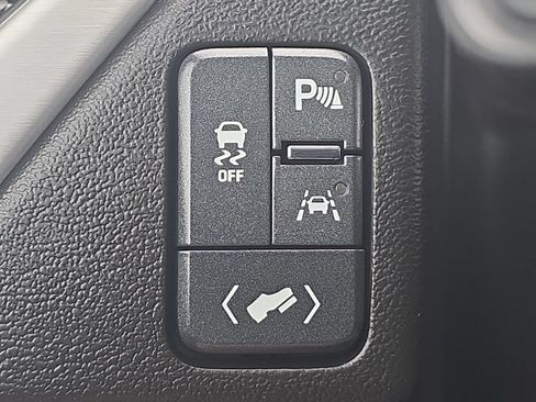 Used 2018 GMC Yukon SLT AWD/4WD image 30