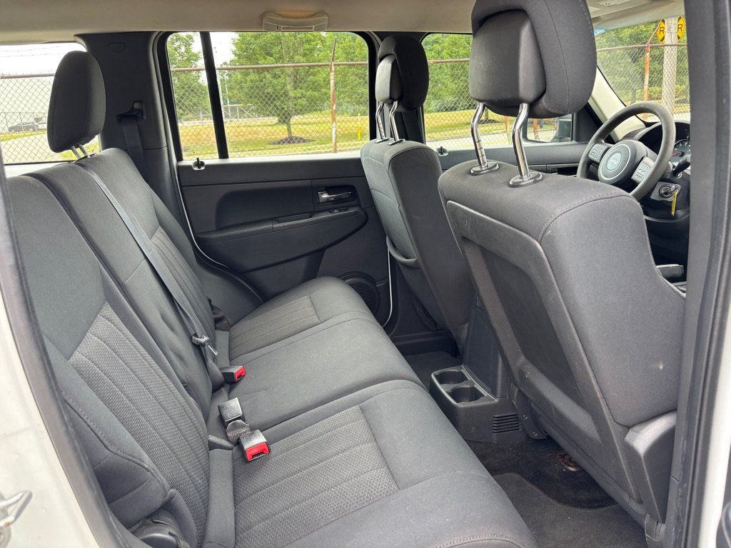 Used 2012 Jeep Liberty Sport RWD image 12