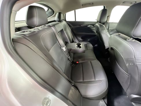 Used 2018 Buick Regal Essence w/ Driver Confidence Package #1 image 28