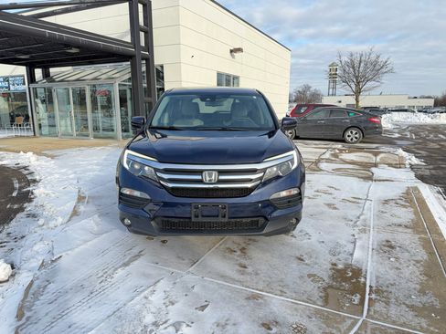Used 2017 Honda Pilot EX image 2