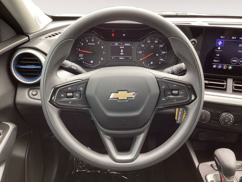 Used 2026 Chevrolet Trax LS FWD image 17