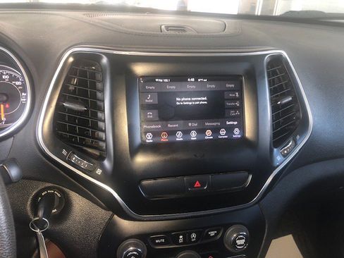 Used 2019 Jeep Cherokee Latitude w/ Popular Appearance Group image 13