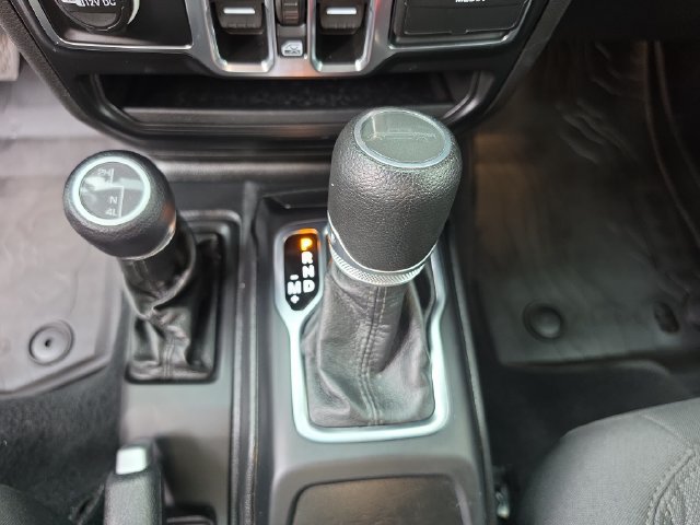 Used 2022 Jeep Gladiator Overland AWD/4WD image 21