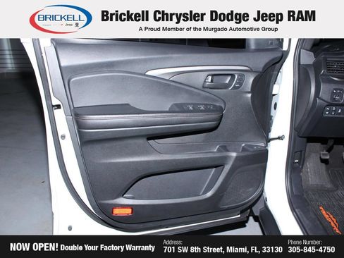 Used 2024 Nissan Pathfinder SV FWD image 29