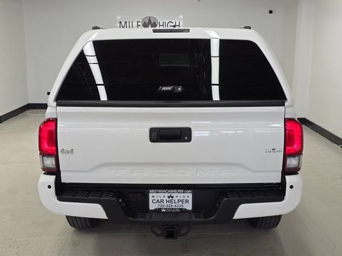 Used 2018 Toyota Tacoma TRD Sport w/ Technology Package AWD/4WD image 10
