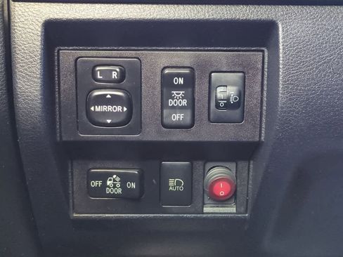 Used 2019 Toyota Tundra SR image 18