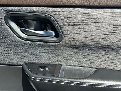 Used 2023 Nissan Rogue SV image 18