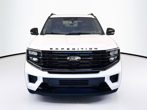 Used 2025 Ford Expedition Max Platinum w/ Stealth Performance Package AWD/4WD image 29