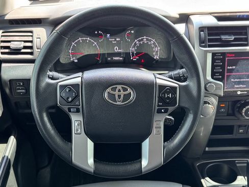 Used 2022 Toyota 4Runner SR5 Premium w/ Moonroof Package RWD image 23