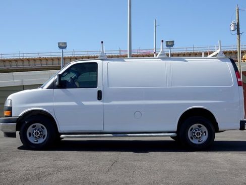 Used 2017 GMC Savana 2500 RWD image 10