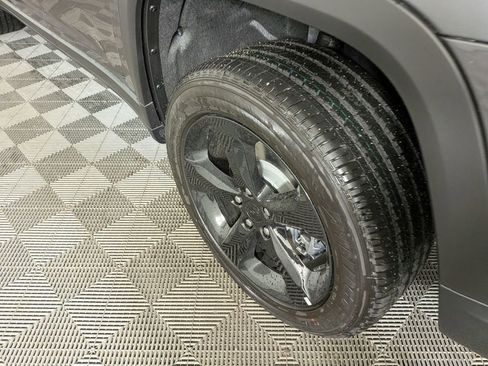 New 2025 Jeep Grand Cherokee L Altitude image 14