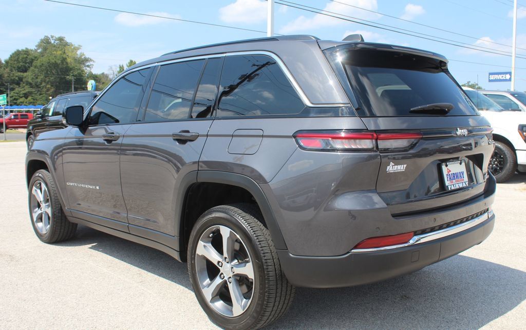 Used 2024 Jeep Grand Cherokee Limited RWD image 8