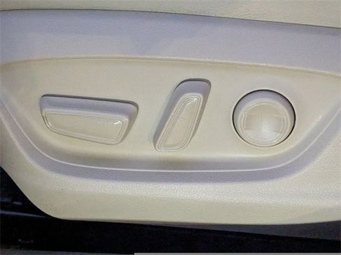 Used 2022 Toyota Camry XLE image 21