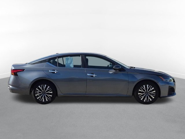 Used 2023 Nissan Altima 2.5 SV FWD image 2