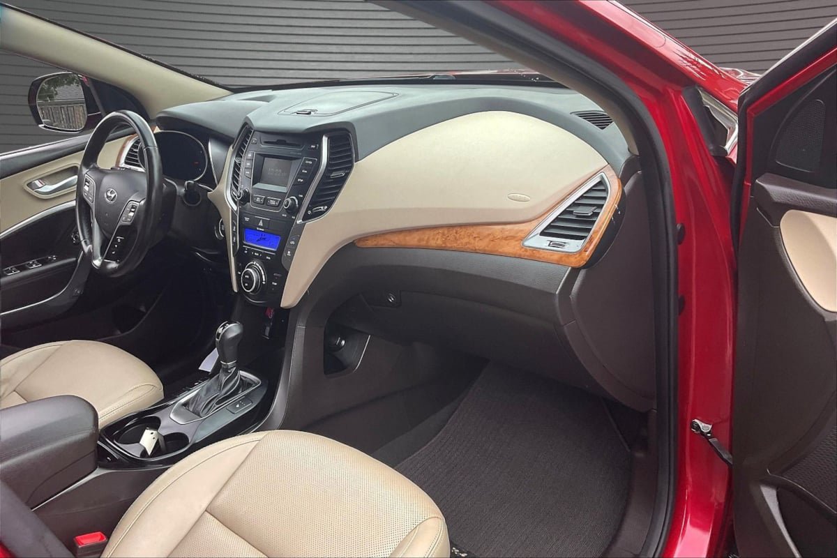 Used 2015 Hyundai Santa Fe GLS w/ Option Group 02 AWD/4WD image 26