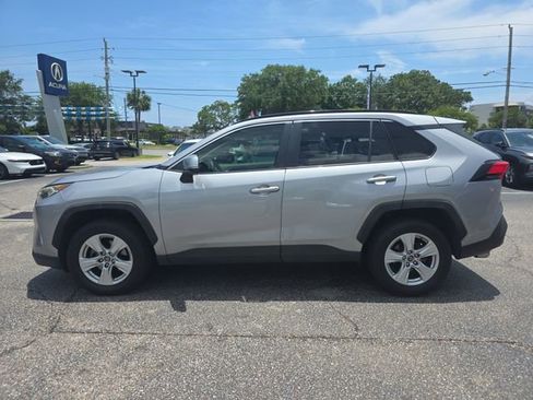 Used 2019 Toyota RAV4 XLE FWD image 7