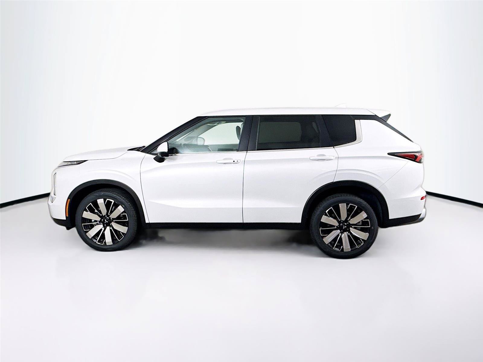 New 2026 Mitsubishi Outlander SE FWD image 25