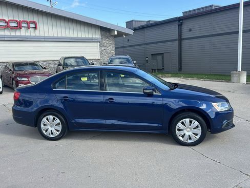 Used 2013 Volkswagen Jetta SE FWD image 2