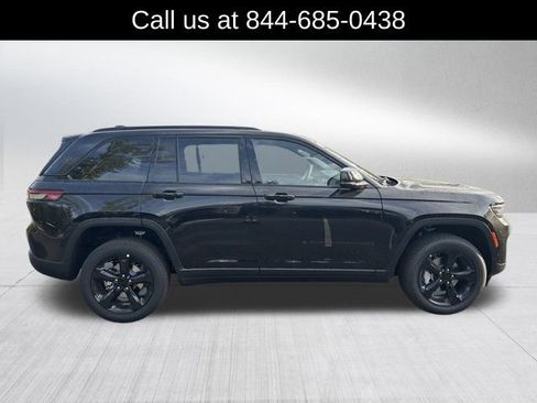 New 2025 Jeep Grand Cherokee Limited w/ Luxury Tech Group II RWD image 4