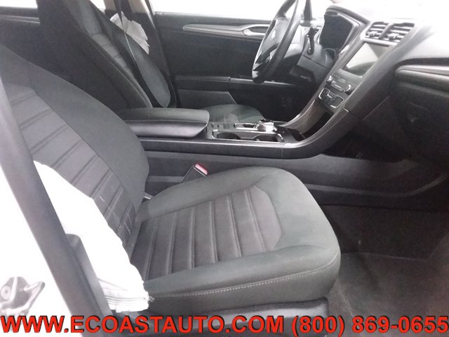 Used 2019 Ford Fusion SE FWD image 12