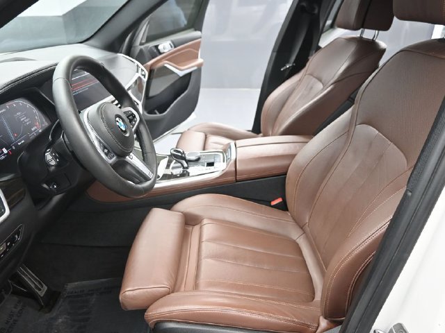 Used 2020 BMW X5 M50i w/ Premium Package AWD/4WD image 5