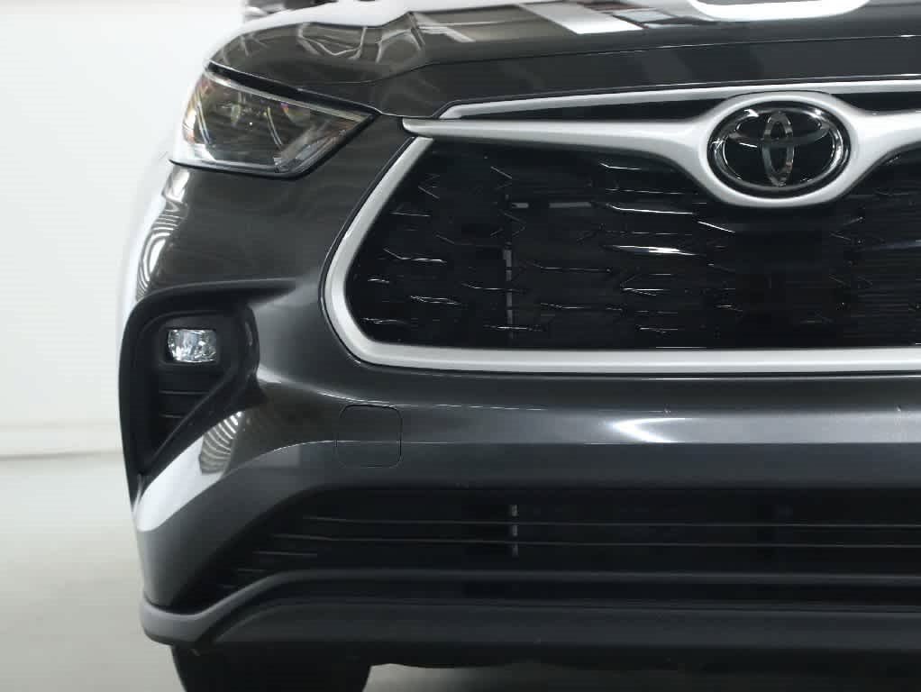 Used 2023 Toyota Highlander XLE FWD image 6