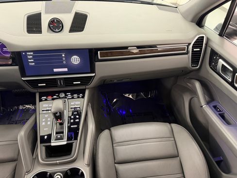 Certified 2023 Porsche Cayenne AWD/4WD image 29