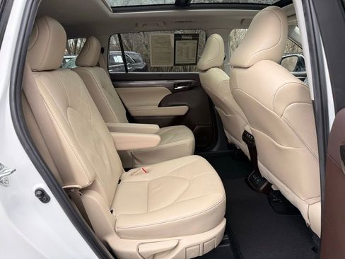 Used 2022 Toyota Highlander Platinum image 51