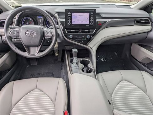 Used 2023 Toyota Camry SE image 4