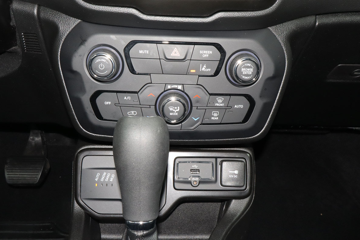 Used 2023 Jeep Renegade Altitude w/ Sun/Sound Group AWD/4WD image 11