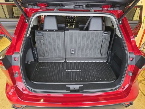 Certified 2024 Toyota Highlander XLE image 14